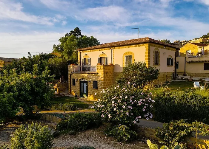 Alojamento de Acomodação e Pequeno-almoço La Lumia & 4*