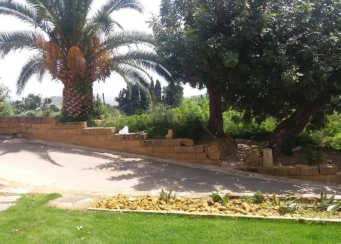 Alojamento de Acomodação e Pequeno-almoço La Lumia & 4*